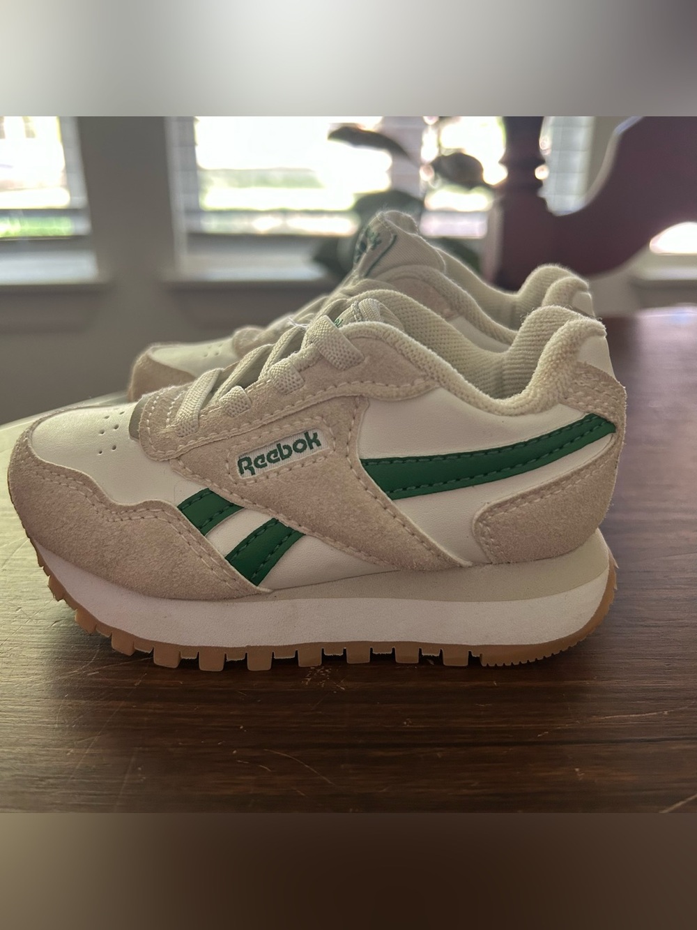 Reebok Toddler Retro Runner Sneakers in White and Green Size 6k